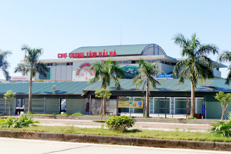 Phó Chủ tịch Quảng Ninh xin lỗi dân về vụ chuyển chợ Hải Hà ảnh 1